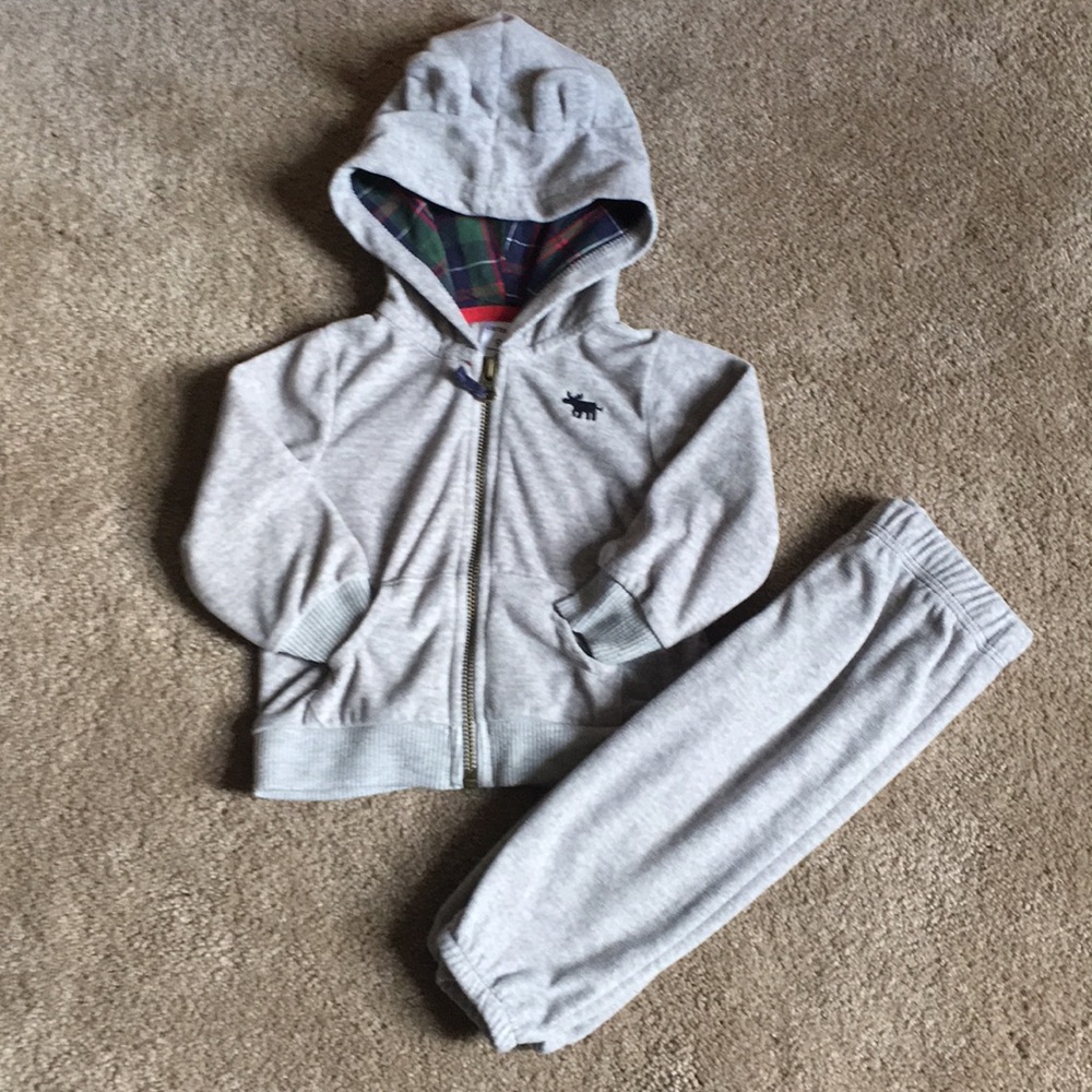 Carter’s Gray Sweatsuit 9m